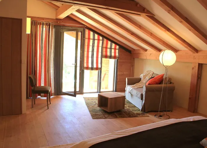 בית הארחה Hollyoaks Estate Saint-Pons-la-Calm